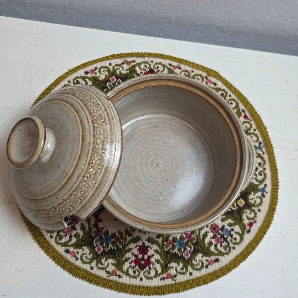 Pottery‎ Lidded Bean Pot Speckled Beige Floral Stamped Stoneware Tureen